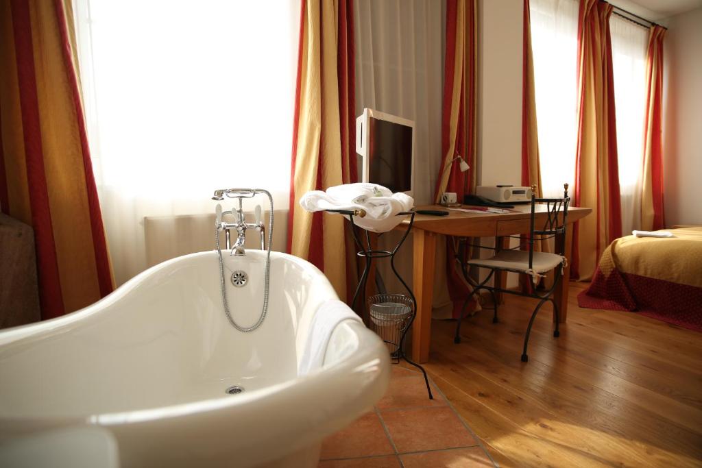 Сьюит (Полулюкс (для 2 взрослых)), Hotel Drei Raben