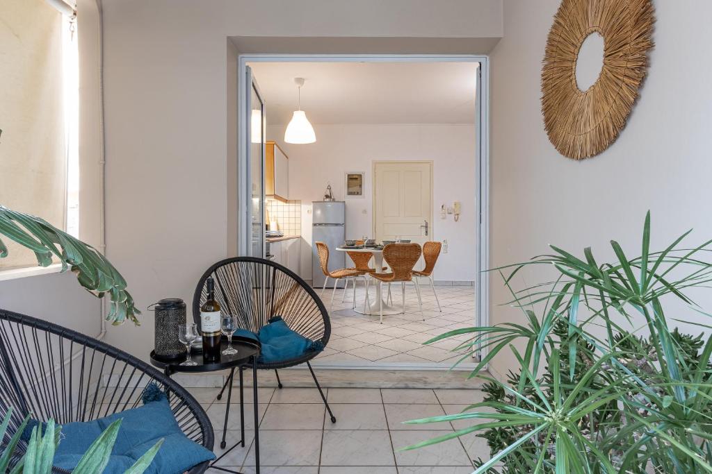 Easy Living City Apartment - Tap to explore photos