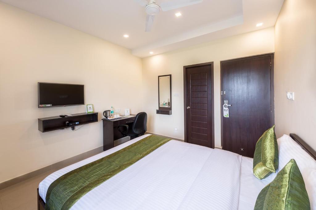 Двухместный ([Sanitized] Deluxe Double Room), Treebo Adin Residence