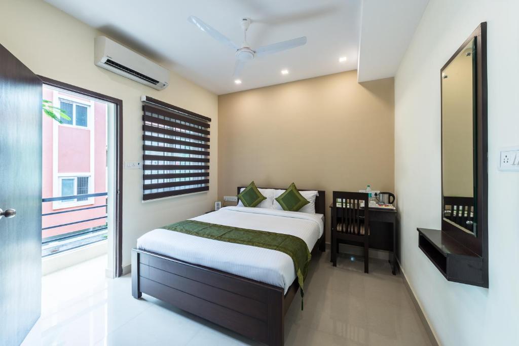 Двухместный ([Sanitized] Deluxe Double Room), Treebo Adin Residence