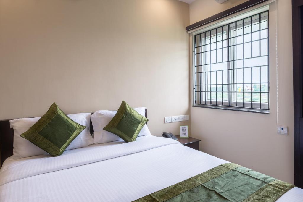 Двухместный ([Sanitized] Deluxe Double Room), Treebo Adin Residence