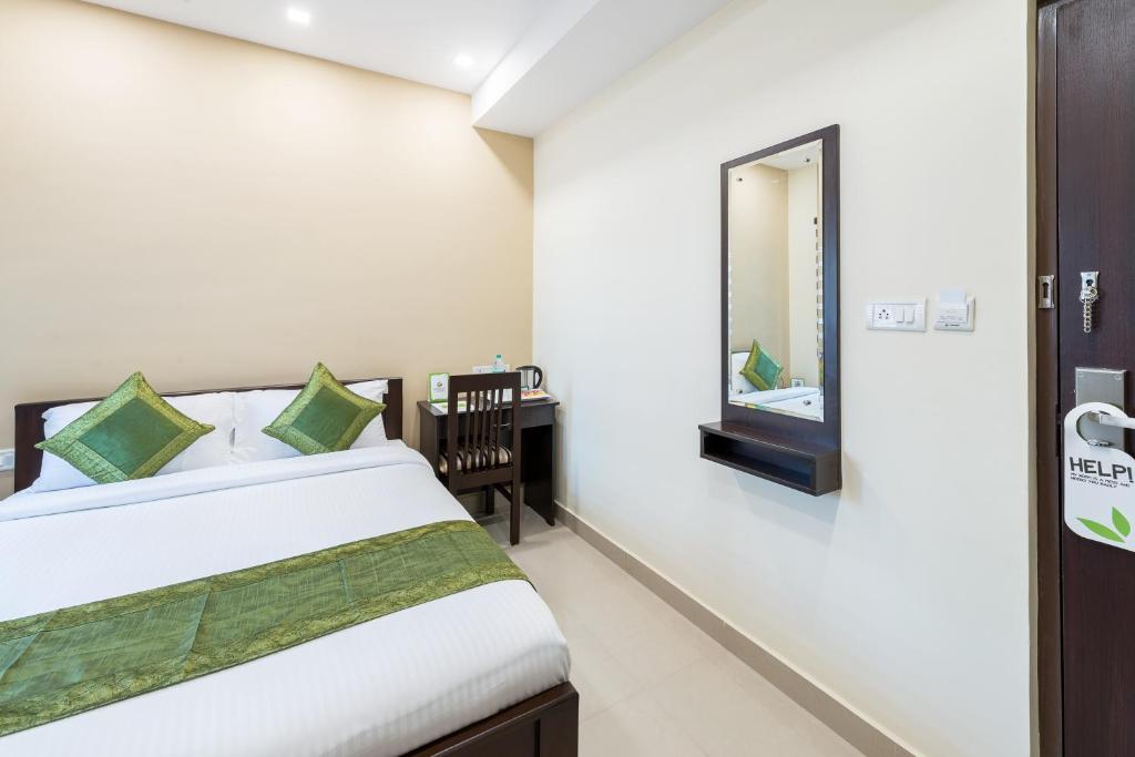 Двухместный ([Sanitized] Deluxe Double Room), Treebo Adin Residence