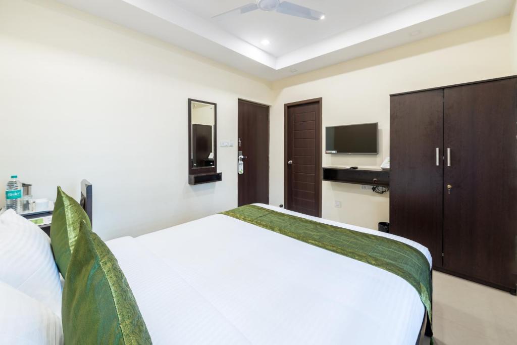 Двухместный ([Sanitized] Deluxe Double Room), Treebo Adin Residence