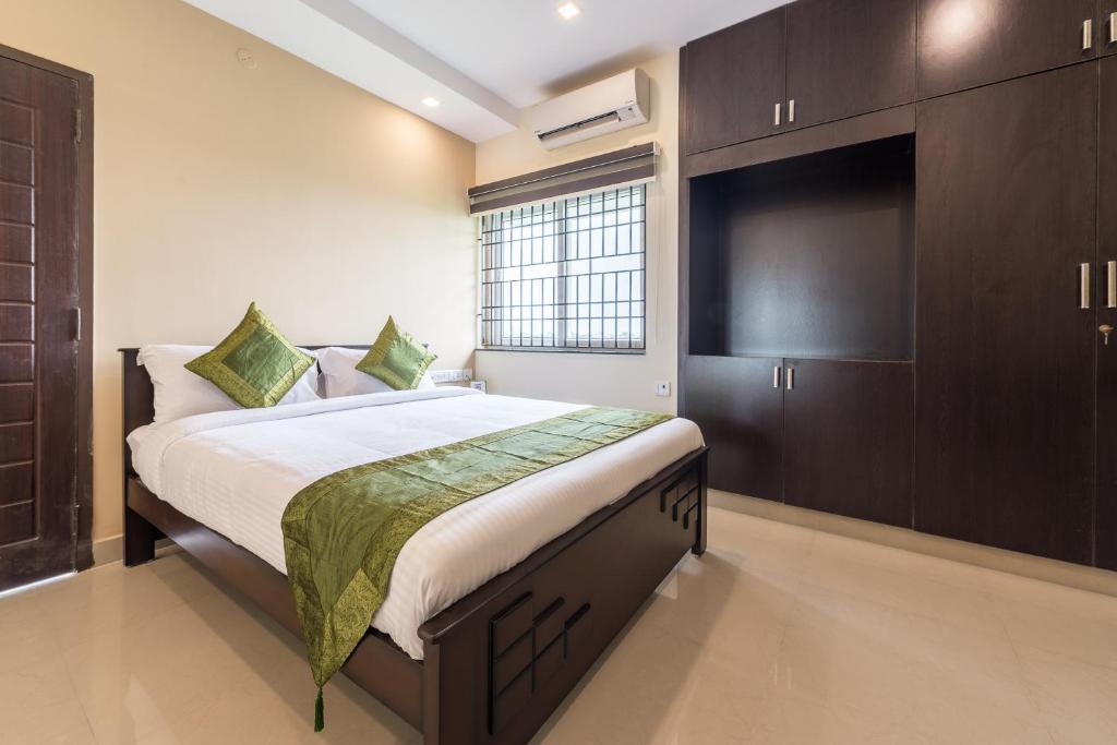 Двухместный ([Sanitized] Deluxe Double Room), Treebo Adin Residence