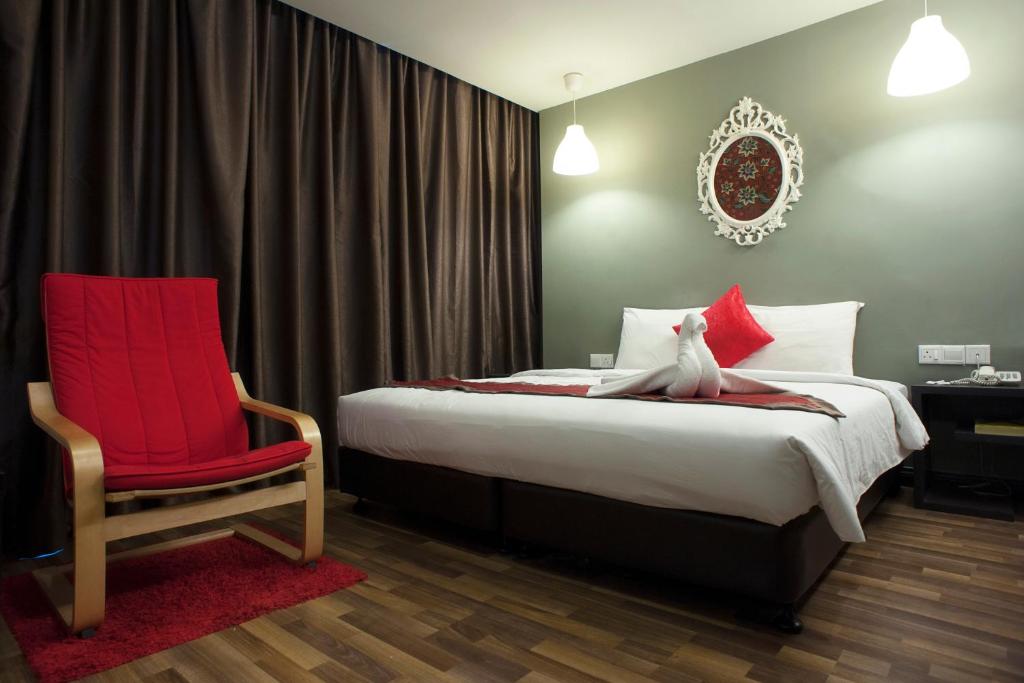 Двухместный (Улучшенный двухместный номер с 1 кроватью), K Hotel