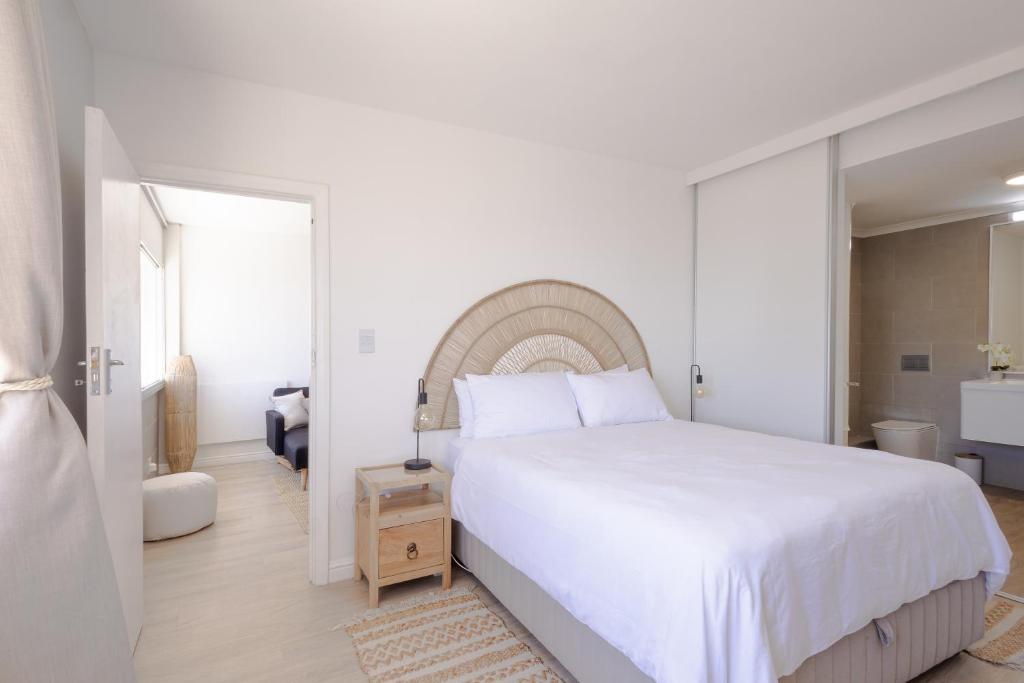 1 Bedroom Apartment, The Centurion, Seapoint, Cape Town, South Africa