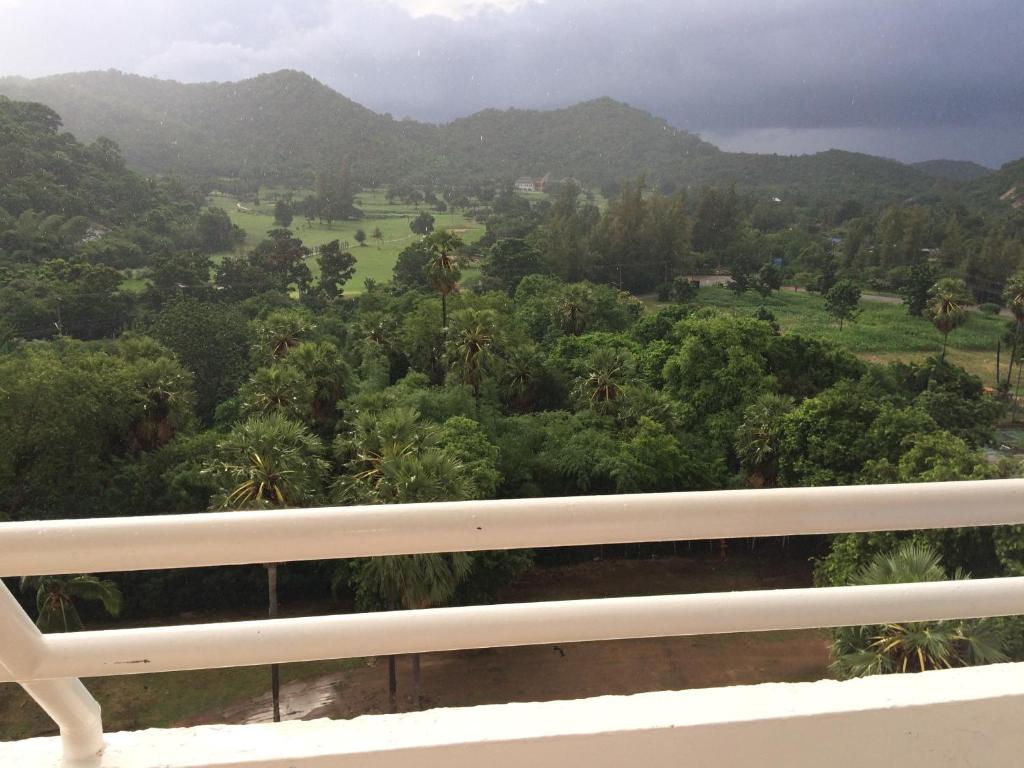 Milford Paradise Condominium photo 1