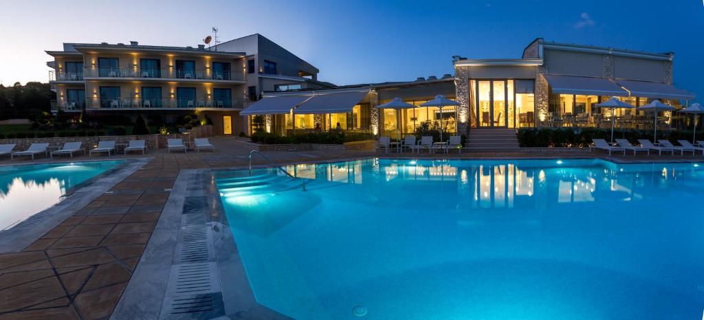 Calma Hotel & Spa photo 2