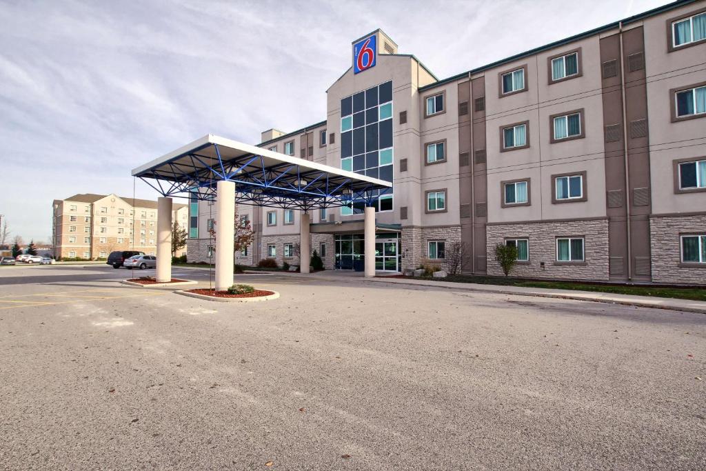 Motel 6-London, ON - Ontario photo 1