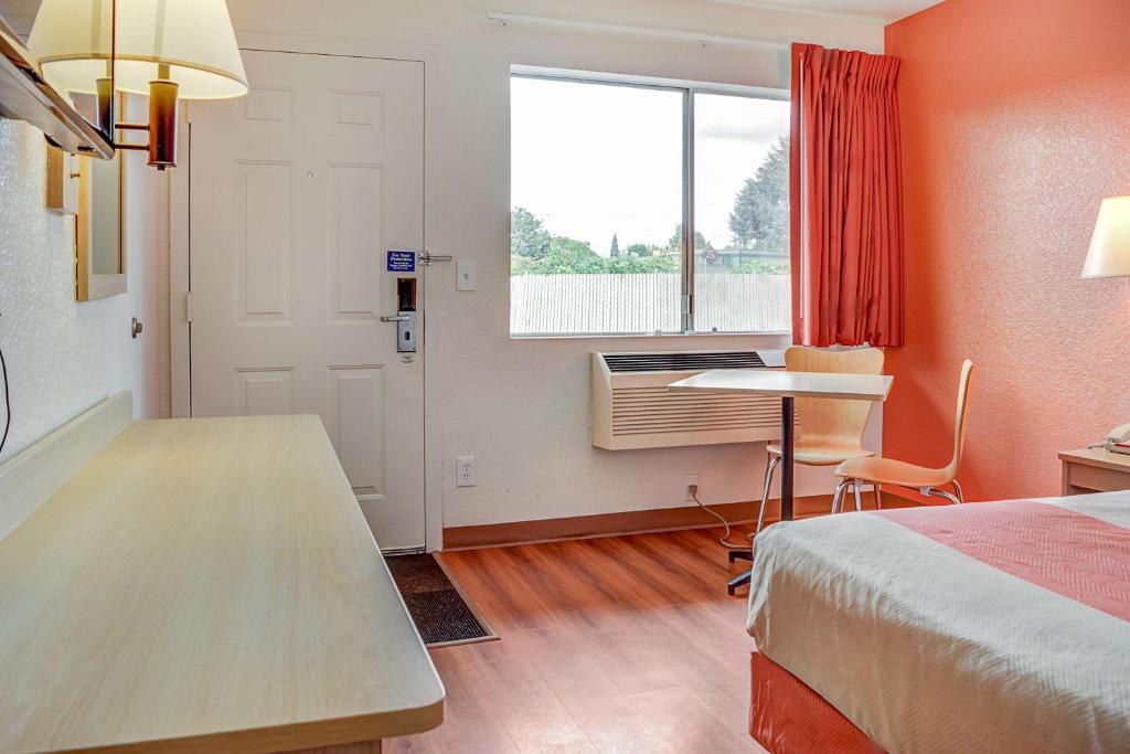 Двухместный (Номер с кроватью размера «queen-size»), Motel 6-Portland, OR - Central