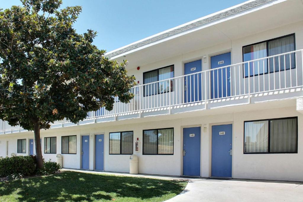 Motel 6 Atascadero, CA image