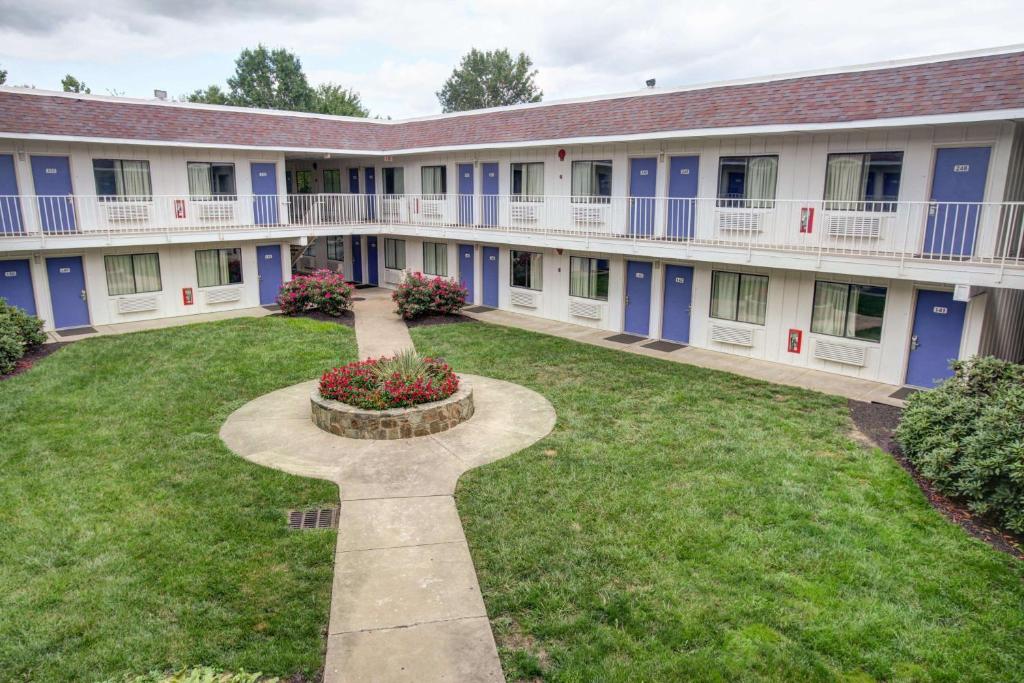 Motel 6 Elkton, MD image