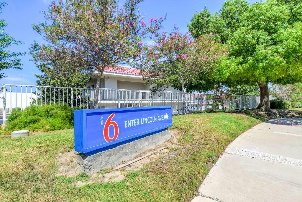 Motel 6 Corona, CA image