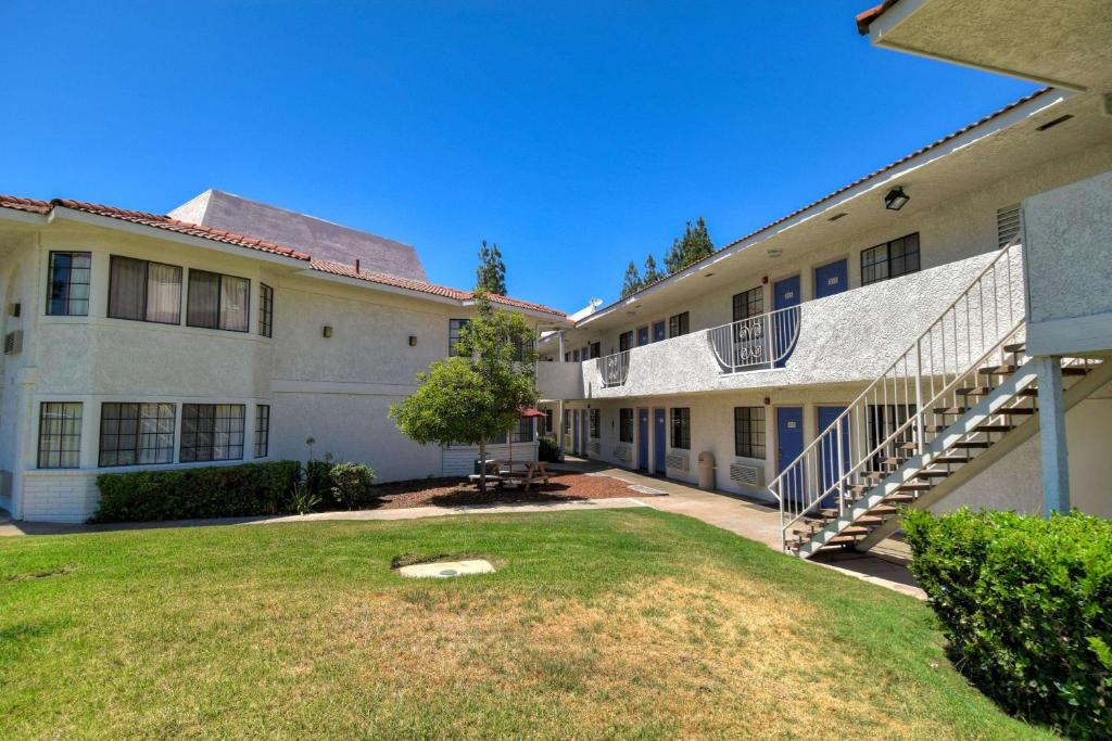 Motel 6 San Dimas, CA - Los Angeles image