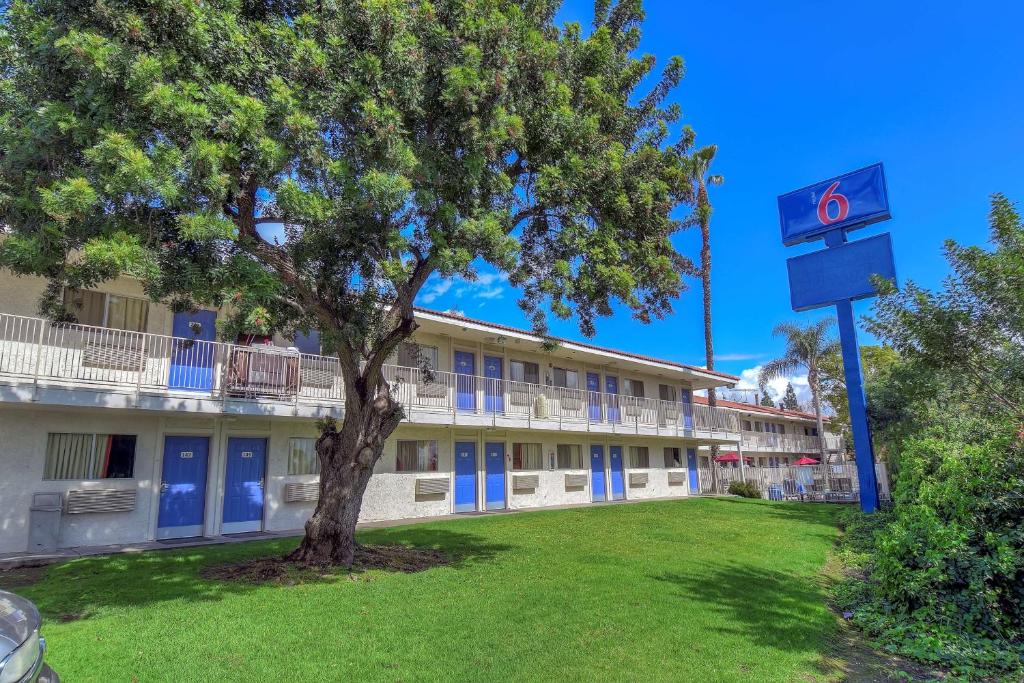Motel 6 Chino, CA - Los Angeles Area image