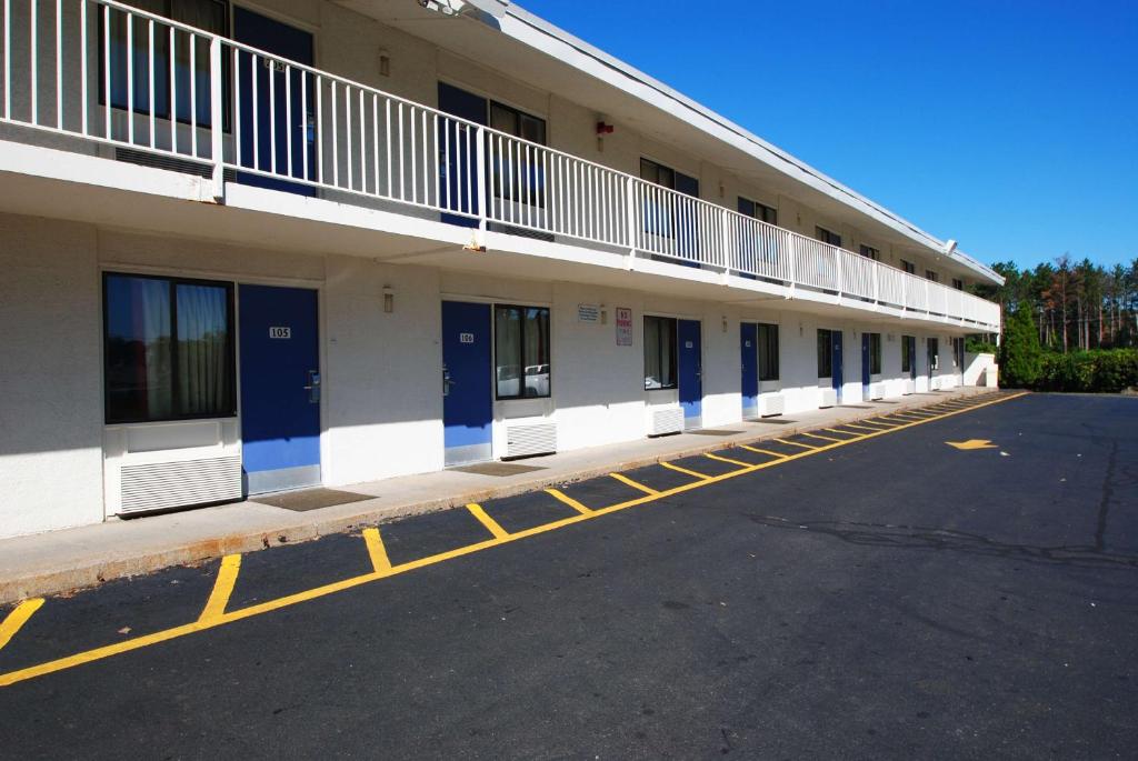 Motel 6-Chicopee, MA - Springfield photo 2