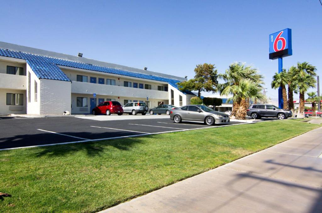 Motel 6 North Palm Springs, CA - North image