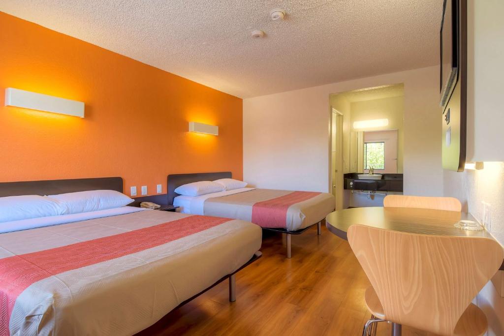 Четырехместный (Четырехместный номер), Motel 6-Las Vegas, NV - I-15