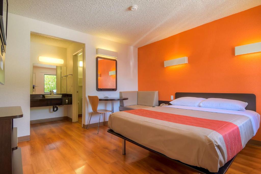 Двухместный (Номер с кроватью размера «queen-size»), Motel 6-Las Vegas, NV - I-15