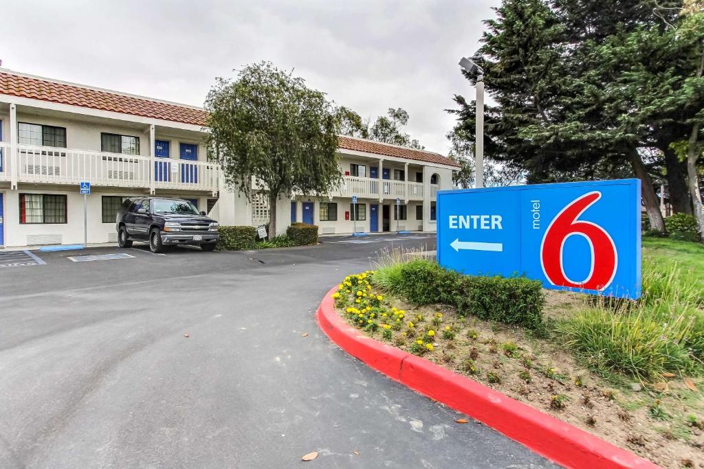 Motel 6 Salinas, CA - North Monterey Area image