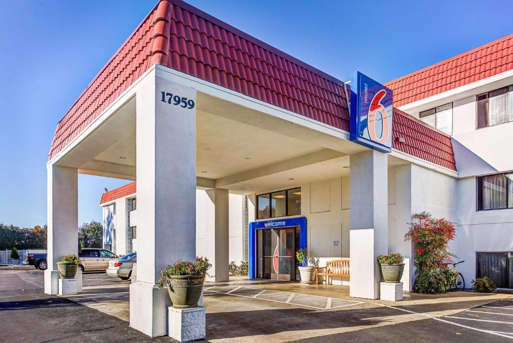 Motel 6 Portland, OR - Tigard West image