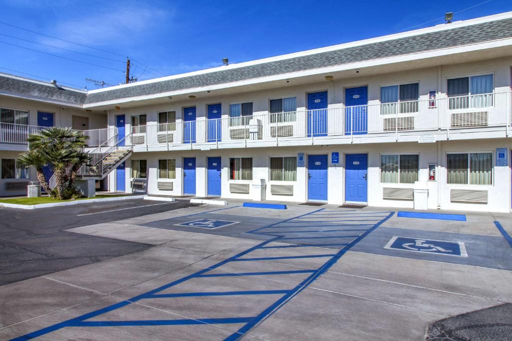 Motel 6 Phoenix, AZ - Airport - 24th Street image