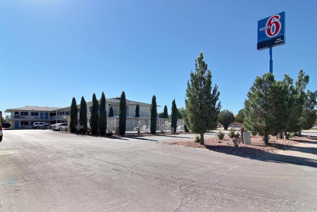 Motel 6 Carlsbad, NM image