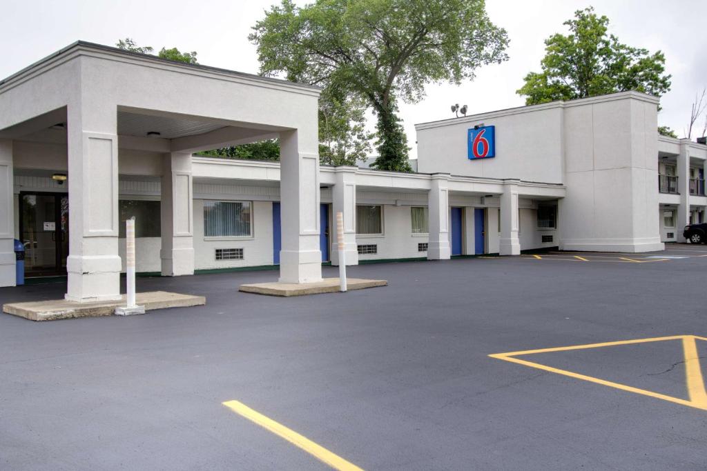 Motel 6 Richfield, OH image