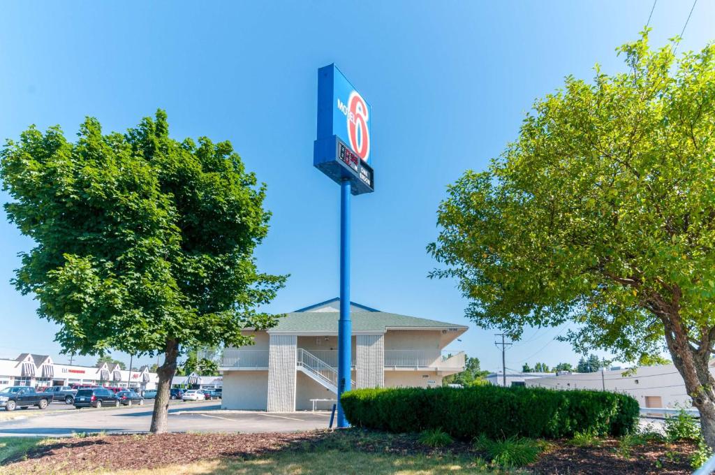 Motel 6 Farmington Hills, MI - Northwest - Farmington Hills image