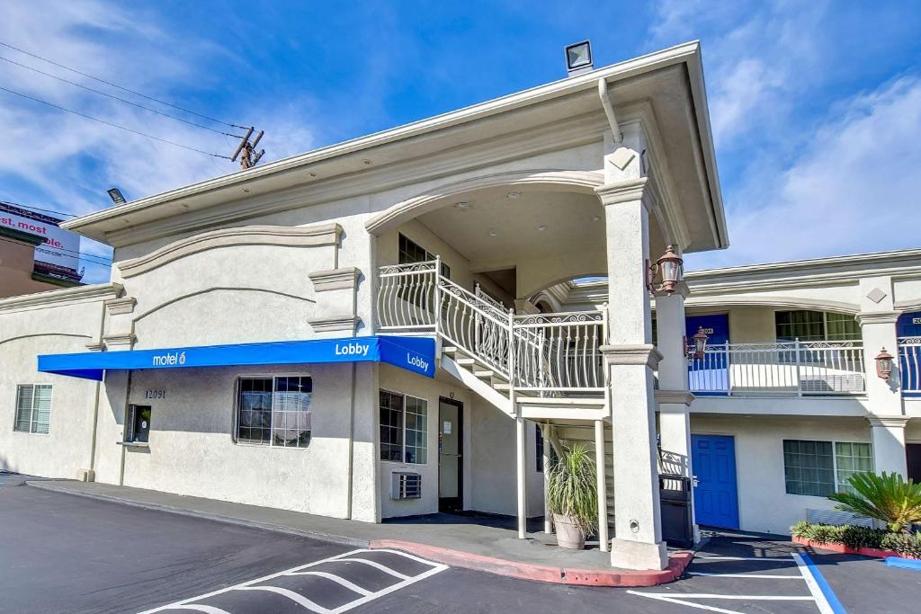 Motel 6 Garden Grove image