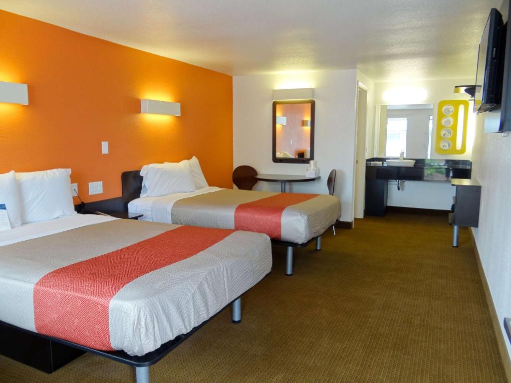 Motel 6-Erie, PA photo 1
