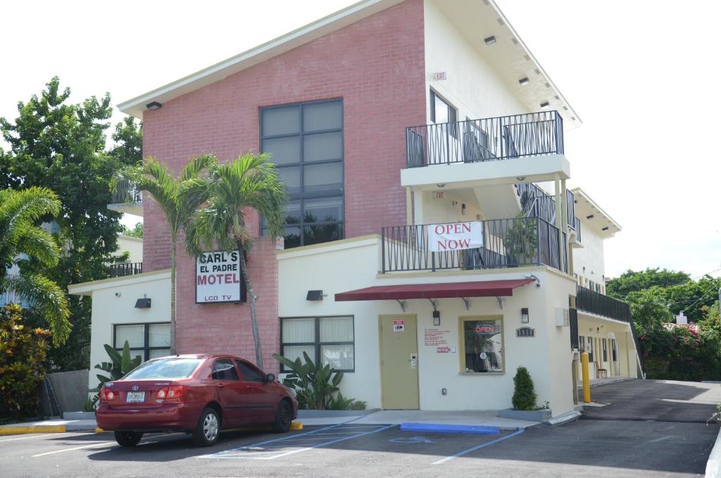 Carl's El Padre Motel image