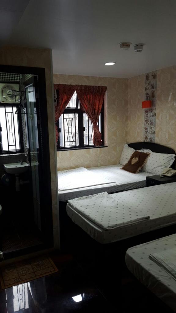 Трехместный (Трёхместный номер с 3 односпальными кроватями), Dutch Hostel