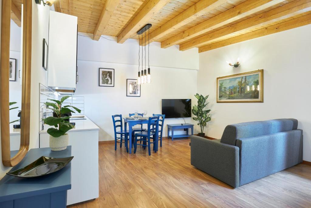 Residence "Professor's nest" - Verona Apartments - Tap to explore photos