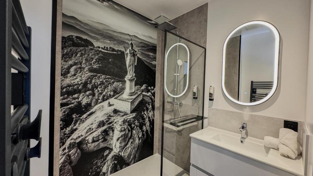 Hotel Kyriad Voiron Chartreuse - Centr'Alp - Tap to explore photos