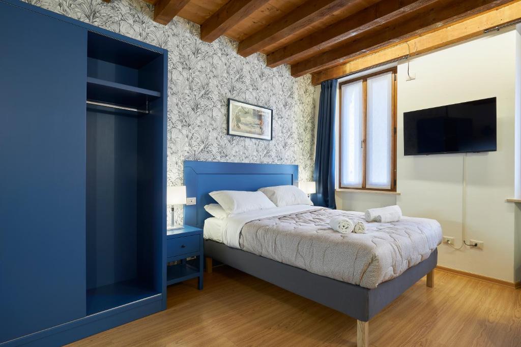 Residence "Professor's nest" - Verona Apartments - Tap to explore photos