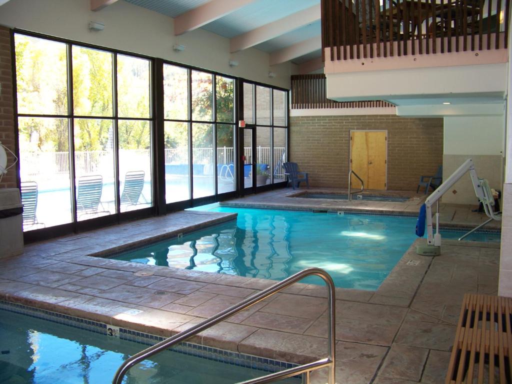 Sandstone Creek Club Condominiums photo 4