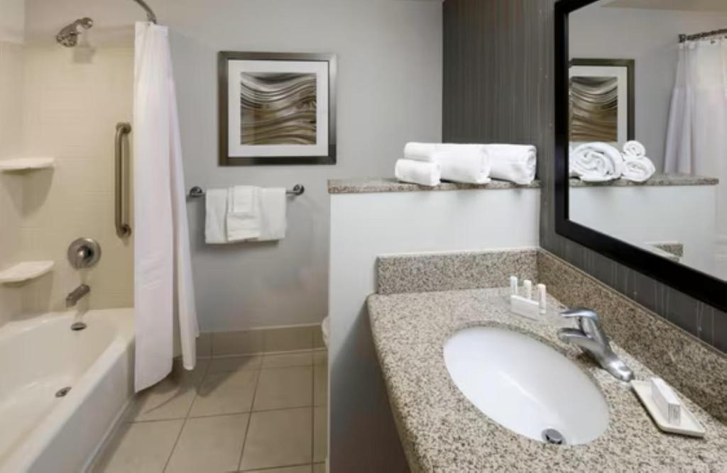 Courtyard by Marriott Harrisonburg - Tap to explore photos