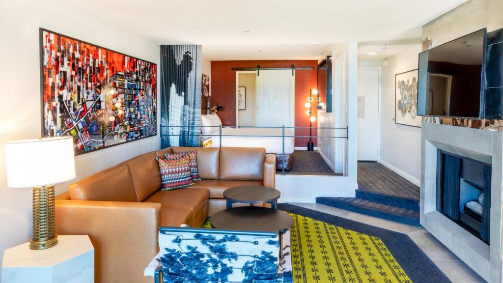 Montrose at Beverly Hills Room Type - Premier King Suite with Balcony