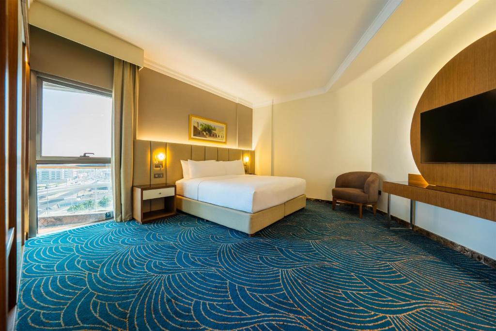DoubleTree by Hilton Dubai Port Saeed Room Type - Suite, 1 King Bed with Sofa bed, Balcony