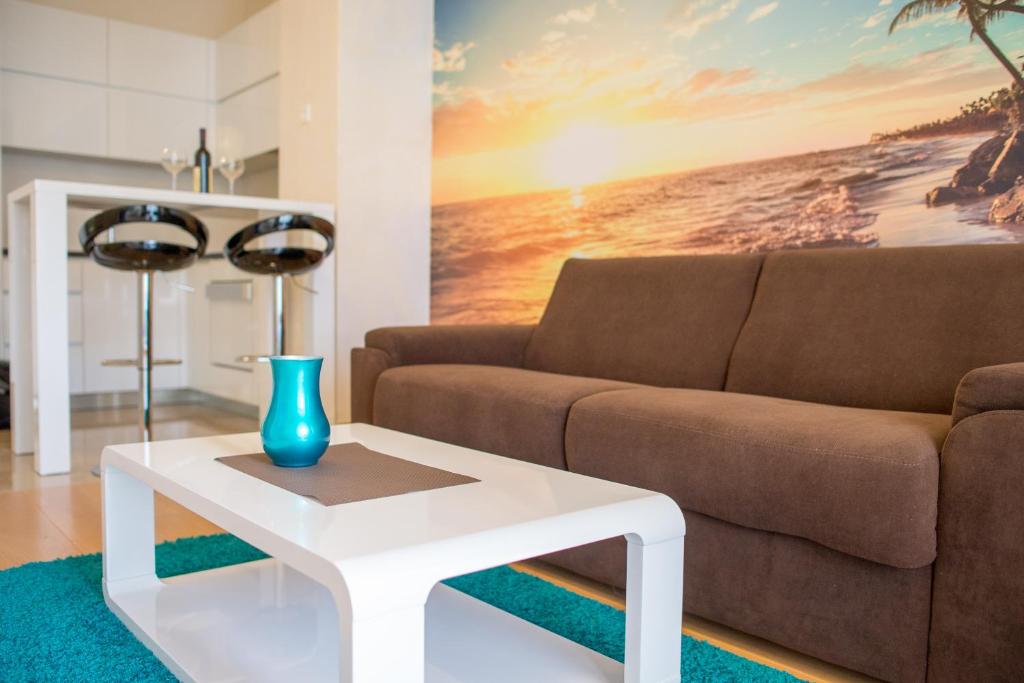 Апартаменты (Апартаменты-студия с видом на море), Apartment Ambient Tre Canne