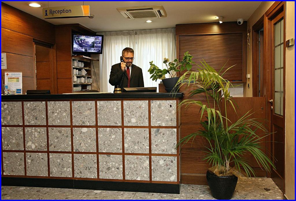 Hotel Meeting photo 3