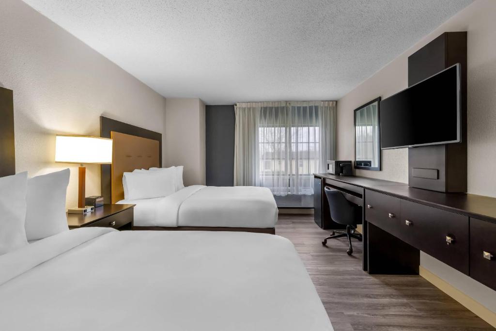 Quality Inn Brewerton - Syracuse Oneida Lake Area - Tap to explore photos