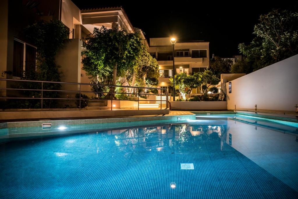 Creta Elena photo 1