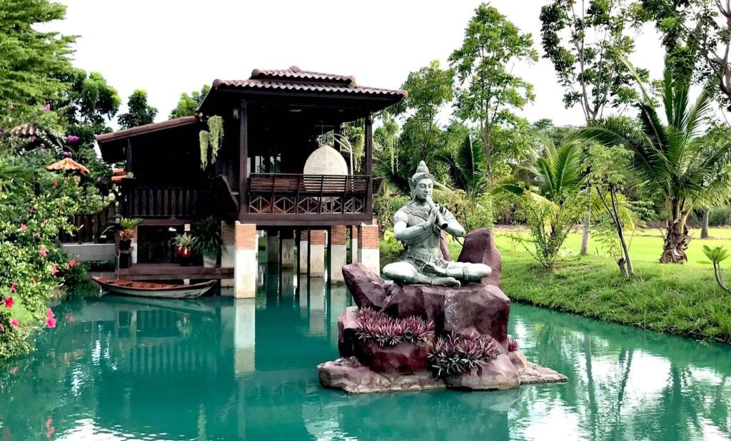 Thakrayang Brass Artisan Home Stay - Tap to explore photos