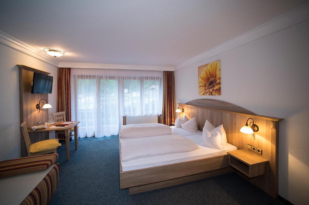 Aktivhotel & Gasthof Schmelz Ihr Urlaubs Hotel in Inzell mit Wellness Hallenbad, Alpensauna & Dampfbad photo 3