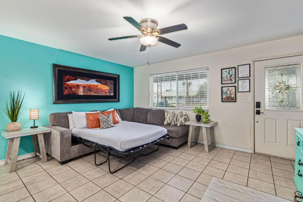Cozy Tempe Casa with Heated Pool 5 Minutes to ASU - Tap to explore photos
