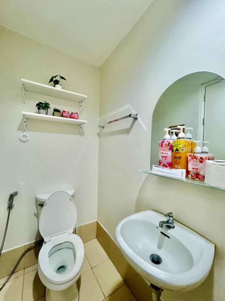 12F Condo at The Loop Tower Limketkai Center CDO - Tap to explore photos