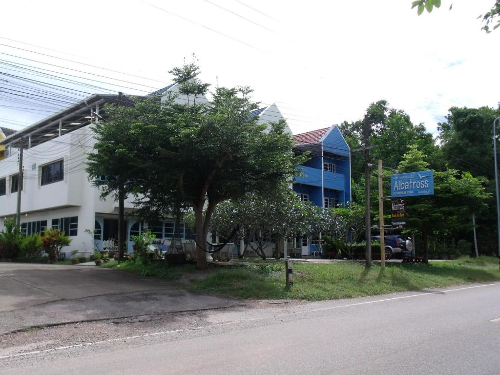 Albatross Guesthouse @ Thungwualaen Beach photo 4