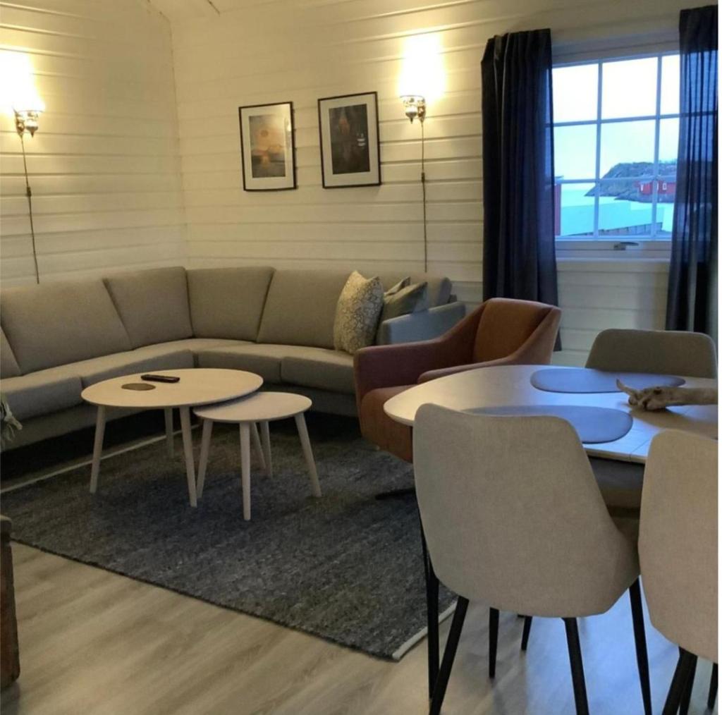 Ytterviks Rorbu Lofoten Private Sauna & Free elektric CarCharging - Tap to explore photos